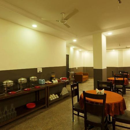 Hotel Square Stay New Delhi Exteriör bild